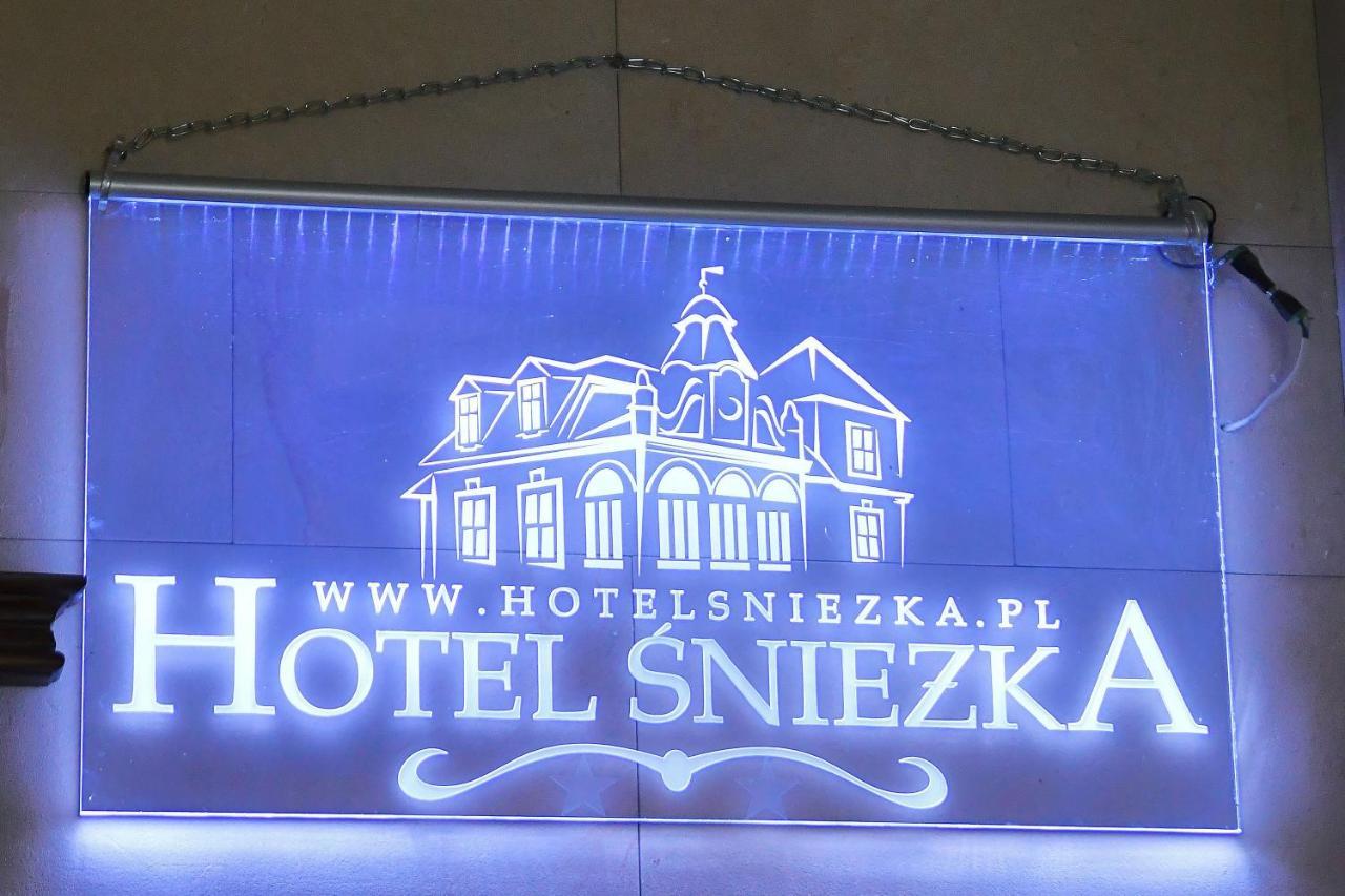 Hotel Sniezka Krosno Exterior foto