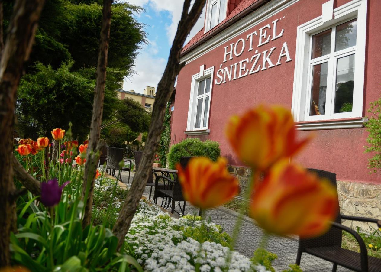 Hotel Sniezka Krosno Exterior foto